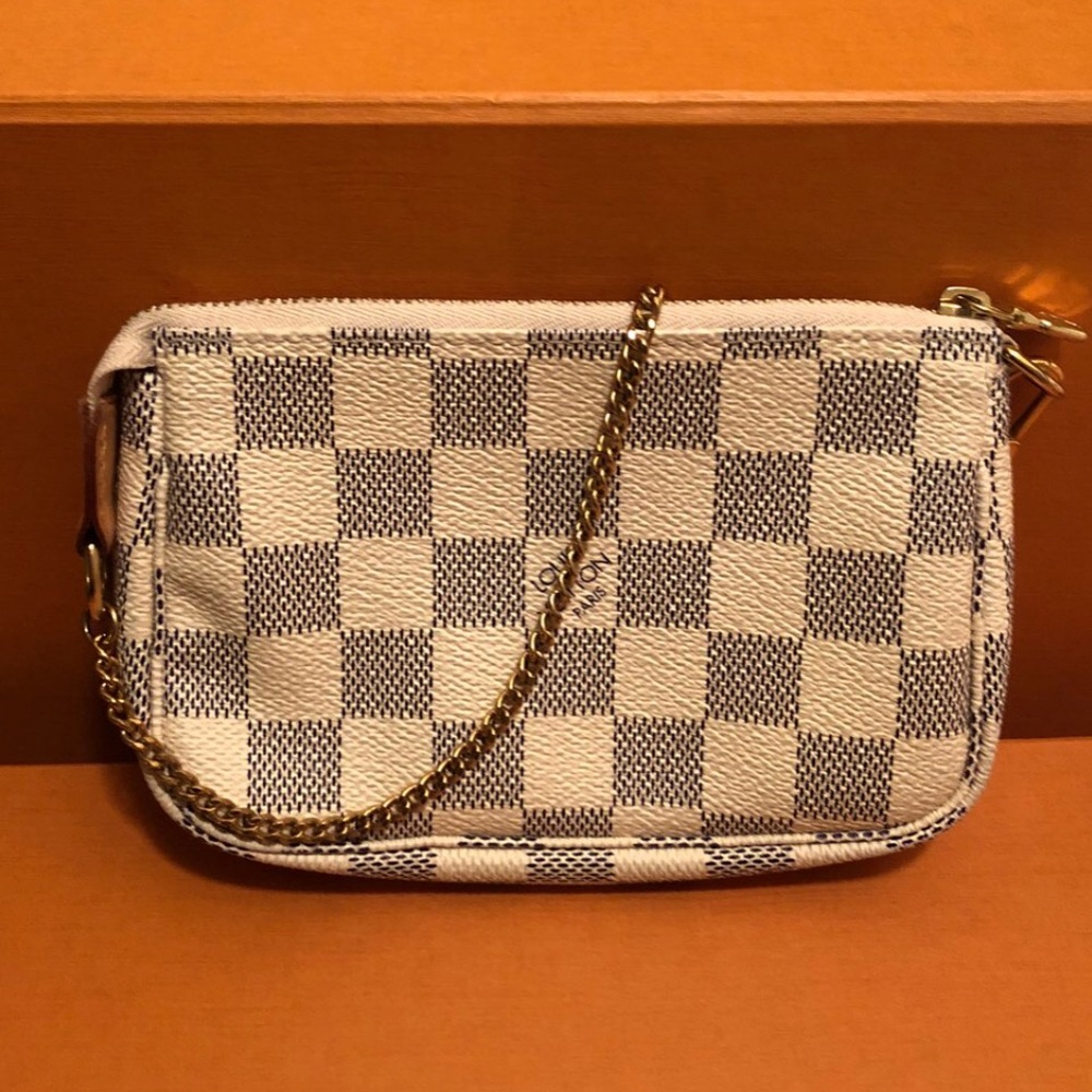 Authentic Louis Vuitton Pochette